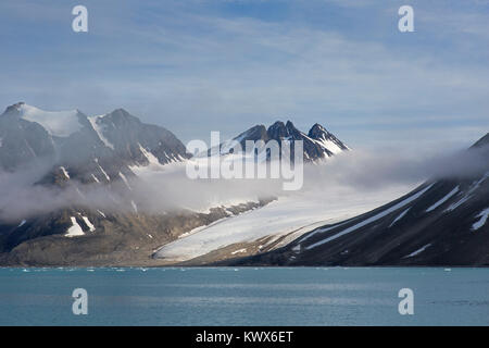 Wagonwaybreen / Ghiacciaio Wagonway sfocia in Magdalenefjorden in Albert I terreni a Spitsbergen / Svalbard, Norvegia Foto Stock