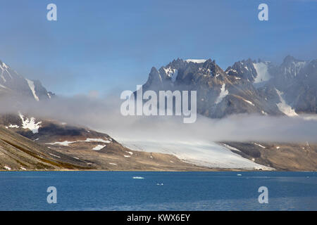 Wagonwaybreen / Ghiacciaio Wagonway sfocia in Magdalenefjorden in Albert I terreni a Spitsbergen / Svalbard, Norvegia Foto Stock
