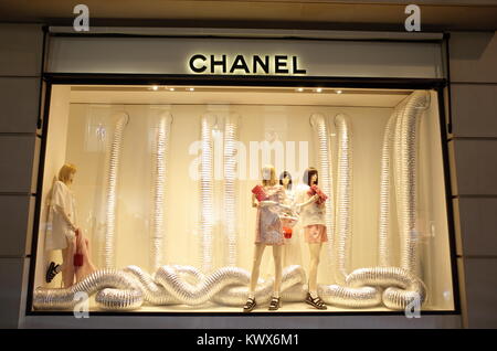 Chanel su New Bond Street, Mayfair, London, England, Regno Unito Foto Stock