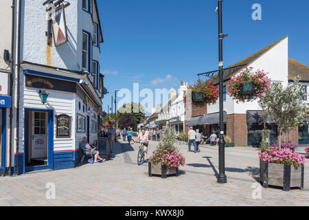 Area pedonale East Street, Shoreham-da-Mare, West Sussex, in Inghilterra, Regno Unito Foto Stock