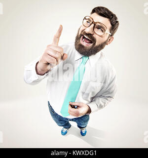 Eccitati da stupidi uomo sollevando il dito Foto Stock