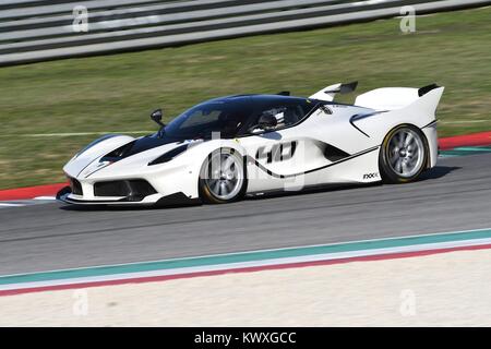 MUGELLO, Italia - 26 ottobre 2017: Ferrari FXX-K durante le Finali Mondiali Ferrrari 2017 - XX programmi nel circuito del Mugello Foto Stock