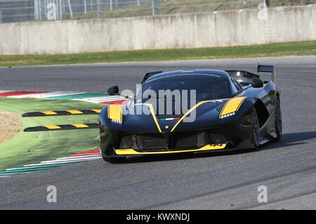 MUGELLO, Italia - 26 ottobre 2017: Ferrari FXX-K durante le Finali Mondiali Ferrrari 2017 - XX programmi nel circuito del Mugello Foto Stock