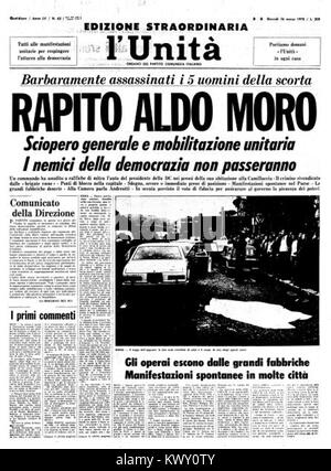 Prima pagina del quotidiano l'Unità, del 16 marzo 1978, edizione speciale sul rapimento del politico italiano Aldo Moro. La questione documenta un importante evento politico e storico nella storia contemporanea dell’Italia. Foto Stock