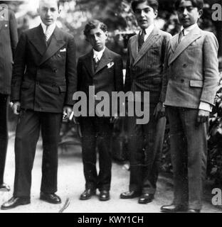 Mehrpour Teymourtash con Crown Prince Mohammad Reza Pahlavi a Le Rosey in Svizzera Foto Stock