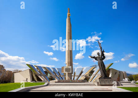 Obelisco presso la bielorussa Grande Guerra Patriottica museo. Si tratta di un museo in centro di Minsk, Bielorussia. La concezione di un museo che commemora la Ger Foto Stock