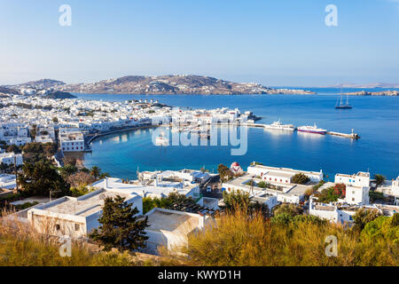 Isola di Mykonos antenna vista panoramica. Mykonos è un isola, parte delle Cicladi in Grecia. Foto Stock