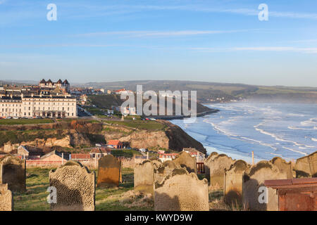 La cittadina di mare di Whitby, North Yorkshire, Inghilterra, Regno Unito, su un luminoso inverno mattina. Foto Stock