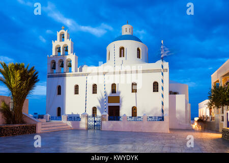 Oia Chiesa o Ekklisia Panagia Platsani è una chiesa greco-ortodossa di Oia - Santorini Island in Grecia Foto Stock