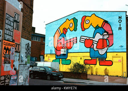 Arte di strada visto su Wallis Road, Hackney Wick, Londra. Foto Stock