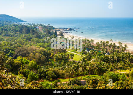 Vagator o Ozran antenna spiaggia vista panoramica nel Nord Goa, India Foto Stock