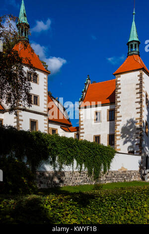 Chateau Benesov nad Ploucnicí nella Boemia settentrionale con angoli romantici in autunno la luce, in corrispondenza del bordo del paesaggio della Repubblica ceca Svizzera sassone Foto Stock