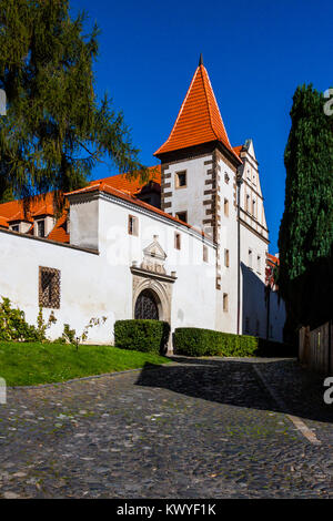 Chateau Benesov nad Ploucnicí nella Boemia settentrionale con angoli romantici in autunno la luce, in corrispondenza del bordo del paesaggio della Repubblica ceca Svizzera sassone Foto Stock