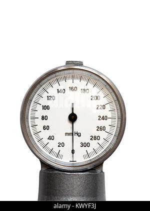 Primo piano del sangue manometro isolato su sfondo bianco con tracciato di ritaglio Foto Stock