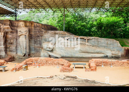 Il Gal Vihara o Gal Viharaya e originariamente il Uttararama è una roccia Tempio del Buddha situato nell'antica città di Polonnaruwa in Sri Lanka. Foto Stock