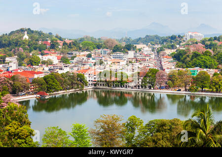 Lago Kandy e Kandy antenna città vista panoramica da Arthur' Seat città di Kandy Viewpoint, Sri Lanka Foto Stock