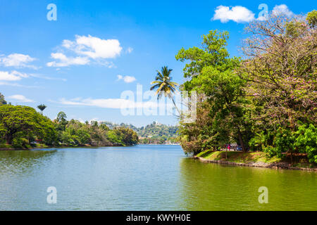 Lago Kandy nella città di Kandy, Sri Lanka Foto Stock