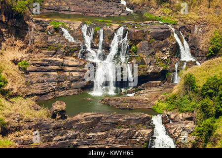 St Clair cascata presso Nuwara Eliya, Sri Lanka. St Clair è una delle più vaste cade nello Sri Lanka e noto come il piccolo Niagara di Sri Lanka. Foto Stock