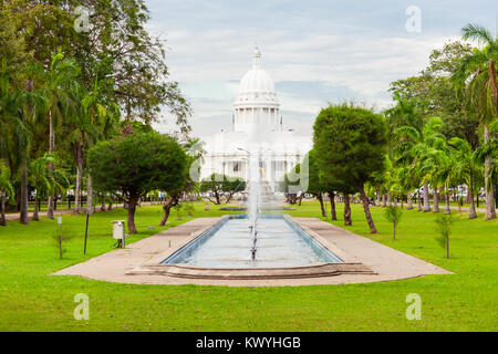 Il Parco Viharamahadevi o Victoria Park è un parco pubblico situato in Colombo vicino al Museo nazionale in Sri Lanka Foto Stock