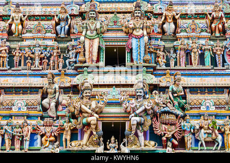 Sri Kaileswaram Tempio decorazioni in rilievo. Sri Kailawasanathan Swami Kovil Devasthanam è un principale tempio indù di Colombo, Sri Lanka Foto Stock