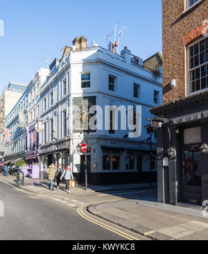 La corona e due presidenti pub sull'angolo di Dean Street e Bateman Street nel quartiere di Soho a Londra, Inghilterra, Regno Unito. Foto Stock