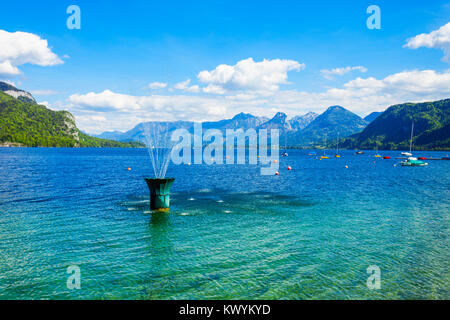 Il lago Wolfgangsee in St Gilgen village, regione Salzkammergut in Austria Foto Stock