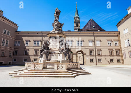 Chiesa francescana o Franziskanerkirche nella cattedrale di Salisburgo, Austria. Chiesa francescana è una delle chiese più antiche di Salisburgo. Foto Stock