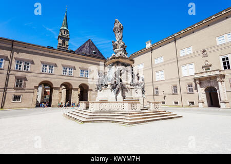 Chiesa francescana o Franziskanerkirche nella cattedrale di Salisburgo, Austria. Chiesa francescana è una delle chiese più antiche di Salisburgo. Foto Stock