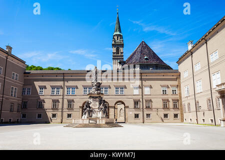 Chiesa francescana o Franziskanerkirche nella cattedrale di Salisburgo, Austria. Chiesa francescana è una delle chiese più antiche di Salisburgo. Foto Stock