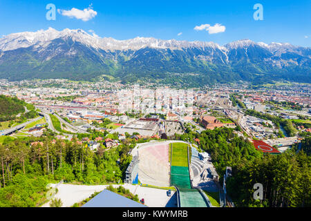 Il Bergisel Sprungschanze Stadion è una ski jumping hill Stadium si trova in Bergisel a Innsbruck in Austria Foto Stock