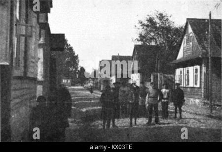 La città di Mir, situata in Bielorussia, è raffigurata in una fotografia del XX secolo. La città è notevole per i suoi monumenti storici, tra cui il castello di Mir, patrimonio dell'umanità dell'UNESCO. Riflette la cultura e la storia bielorussa. Foto Stock
