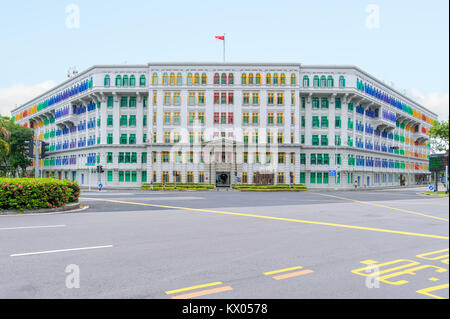 Edificio con vetri colorati in Clark Quay Foto Stock