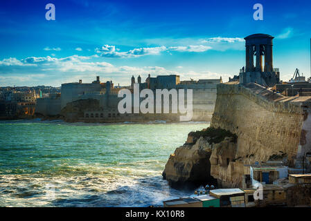 La Valletta, Malta: assedio Bell Memorial Foto Stock