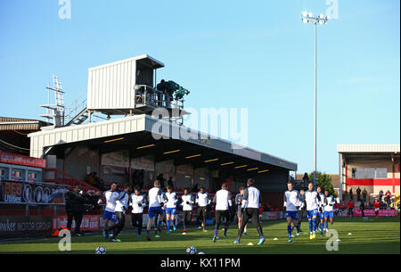 Il Leicester City i giocatori si riscaldano durante la FA Cup, terzo round corrispondono a Highbury Stadium di Fleetwood Foto Stock