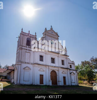 Goa, India - 20 Dicembre 2018 : una bella Chiesa di Goa, India. Goa è una popolare destinazione turistica in India Foto Stock