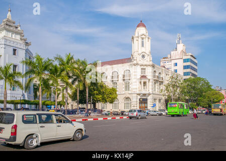 Vista sulla strada della citta' di Yangon, Myanmar Foto Stock