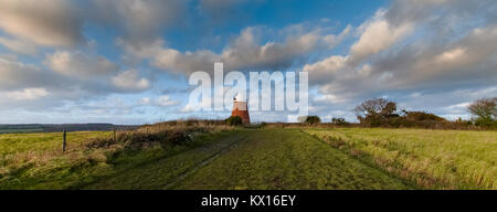 Halnaker Mulino a vento al tramonto, West Sussex, Regno Unito Foto Stock