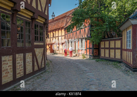 La Città Vecchia di Aarhus è popolare tra i turisti come si visualizza tradizionale architettura Danese dal XVI secolo al XIX secolo. Foto Stock