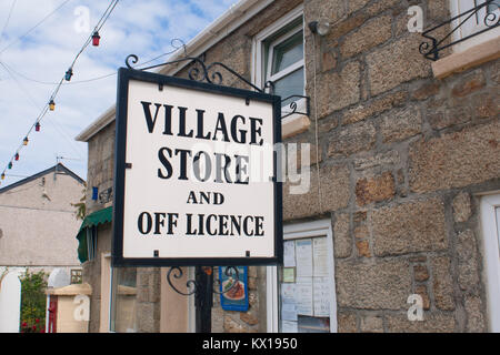 Un villaggio Memorizza off e segno di licenza - Giovanni Gollop Foto Stock