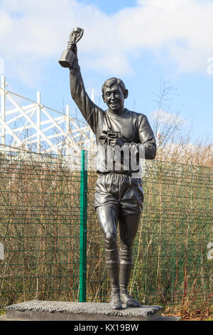 Una statua di Gordon banche in Stoke-On-Trent, Inghilterra.. Essa celebra il suo ruolo di portiere nel 1966 Inghilterra Coppa del Mondo di calcio vincente squadra. Foto Stock