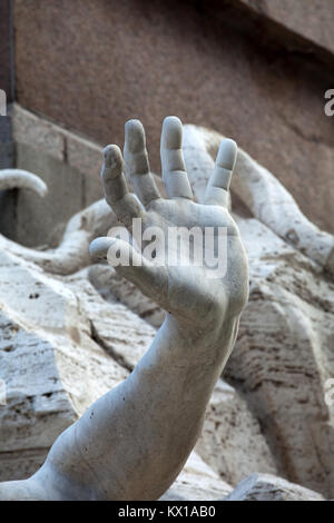 Roma - Piazza Navona, Italia. Dettaglio della Fontana dei Quattro Fiumi, Mostra del fiume-dio Gange. Foto Stock