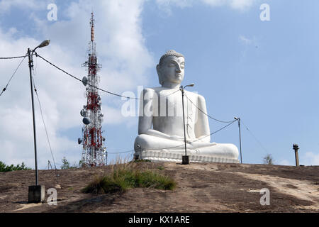 Big Buddha bianco in Kurunegala, Sri Lanka Foto Stock