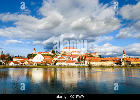 Ptuj, Slovenia, scatto panoramico della città più antica della Slovenia Foto Stock