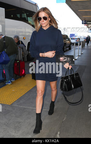 Los Angeles, Stati Uniti d'America. 06 gen 2018. LeAnn Rimes arrivano all'Aeroporto Internazionale LAX on gennaio 05, 2018. Credito: Gtres Información más Comuniación on line, S.L./Alamy Live News Foto Stock