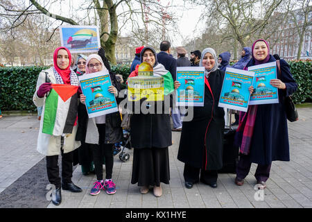 Londra, Regno Unito. Il 6 gennaio, 2018. West Midlands Palestina solidarietà campagna detiene un rally con centinaia di manifestanti provenienti da tutta la contea del Regno Unito per protestare fuori dall Ambasciata delle Nazioni Unite il 6 gennaio 2018 contro Trump del riconoscimento di Gerusalemme come capitale di Israele. I manifestanti gridare slogan Gerusalemme non appartiene a noi o proprio da noi "Libertà per la Palestina" a Londra, Regno Unito. Credito: Vedere Li/Alamy Live News Foto Stock