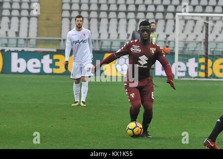 Torino, Italia. 6 gennaio, 2017. Afriyie Acquah (Torino FC) durante la serie di una partita di calcio tra Torino FC e Bologna FC allo Stadio Grande Torino il 6 gennaio, 2018 a Torino, Italia. Credito: FABIO PETROSINO/Alamy Live News Foto Stock