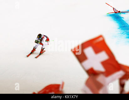 Adelboden, Svizzera. Il 6 gennaio, 2018. Marcel Hirscher di Austria cancella un cancello durante la seconda esecuzione di slalom gigante maschile gara al FIS Coppa del Mondo di Sci a Adelboden, Svizzera, Gennaio 6, 2018. Marcel Hirscher rivendicato il titolo con 2:28.63 in totale. Credito: Ruben Sprich/Xinhua/Alamy Live News Foto Stock