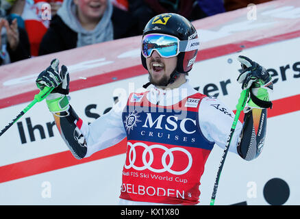 Adelboden, Svizzera. Il 6 gennaio, 2018. Marcel Hirscher di Austria festeggia dopo la seconda esecuzione di slalom gigante maschile gara al FIS Coppa del Mondo di Sci a Adelboden, Svizzera, Gennaio 6, 2018. Marcel Hirscher rivendicato il titolo con 2:28.63 in totale. Credito: Ruben Sprich/Xinhua/Alamy Live News Foto Stock