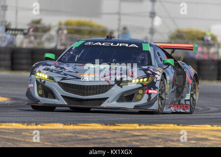 Daytona Beach, Florida, Stati Uniti d'America. Il 6 gennaio, 2018. Gennaio 06, 2018 - Daytona Beach, Florida, Stati Uniti d'America: Michael Shank Racing Acura NSX GT3 gare attraverso le spire al ruggito prima della Rolex 24 a Daytona International Speedway di Daytona Beach, Florida. Credito: Walter G Arce Sr Asp Inc/ASP/ZUMA filo/Alamy Live News Foto Stock