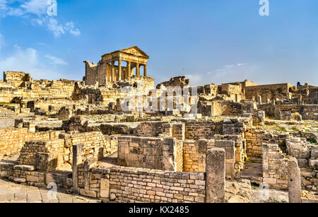 Il Campidoglio romano a Dougga. Patrimonio UNESCO sito in Tunisia Foto Stock